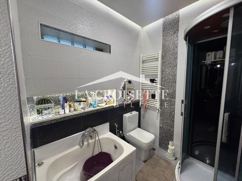 Rez-de-chaussée de villa S+4 semi-meublé à La Marsa